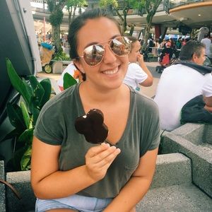 Meet your Posher, Dana